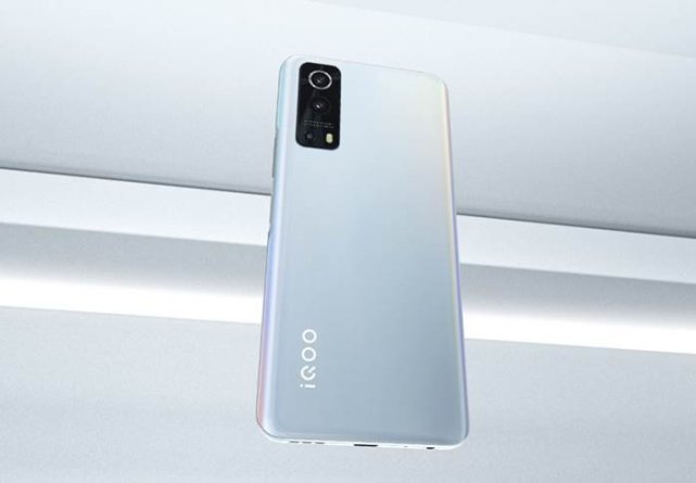 口碑神机iqooz3上新幻银版千元档的最佳选择