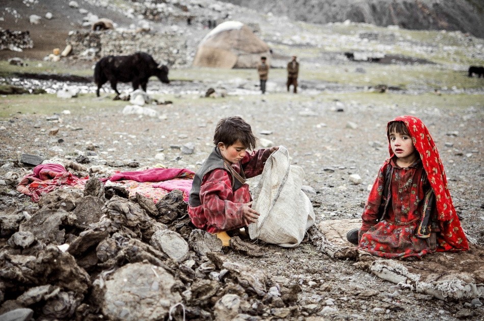 美军从阿富汗撤军阿富汗前总统表示他们早该走了