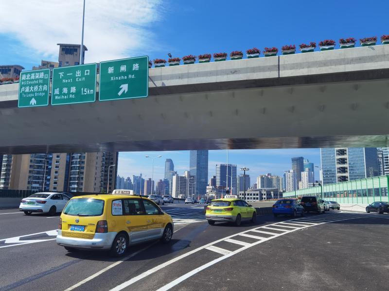 北横通道西段通车首个早高峰这两处匝道成为拥堵点竟是交警有意为之