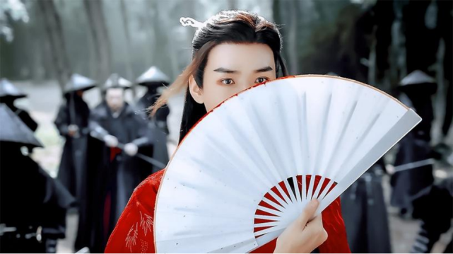 《顶楼》里腹黑恶毒,时长发疯的千瑞珍;《山河令》温润如玉,杀人诛心