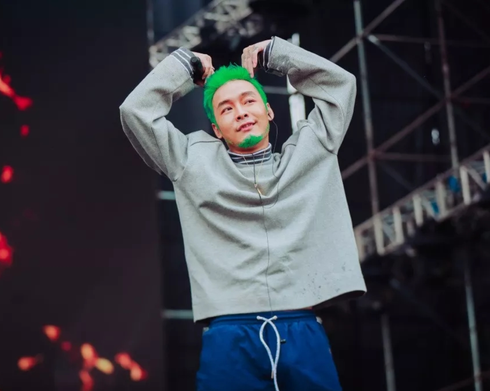 说唱歌手徐真真意外引发火灾全身大面积烧伤目前已经脱离生命危险