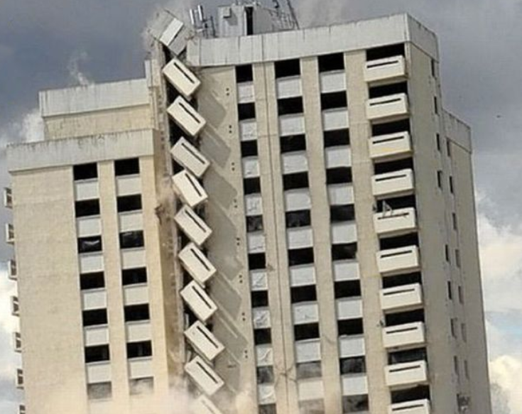 英国废弃大楼爆破前夕被拍到疑似幽灵的诡异影像令人毛骨悚然