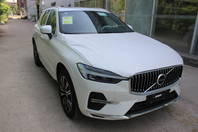 2022款沃尔沃xc60到店实拍,白色很大气,37.