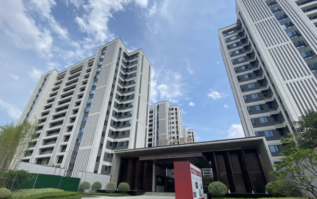 实地踩盘01有网友问国贸凤凰原这个楼盘的二期是否值得入手?