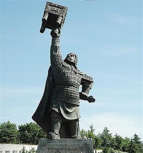 "籍长八尺余,力能扛鼎,才气过人,虽吴中子弟皆已惮籍矣.