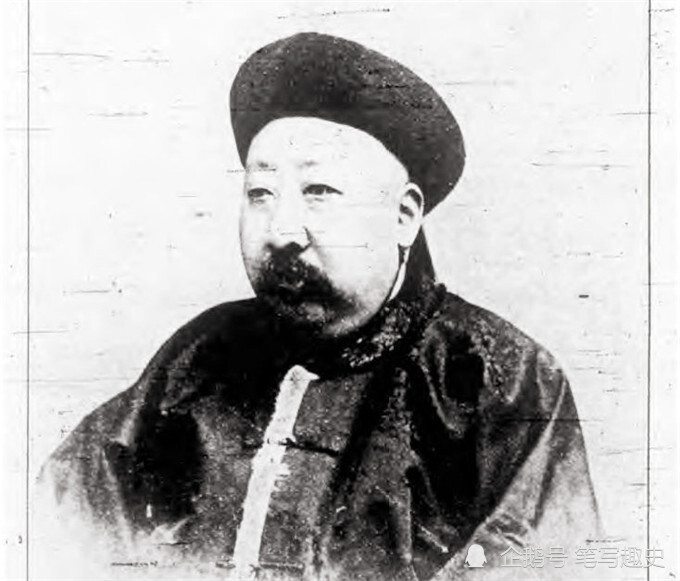 翁同龢,是他向朝廷举荐了那桐,让他担任户部银库郎中,这可是一个肥缺