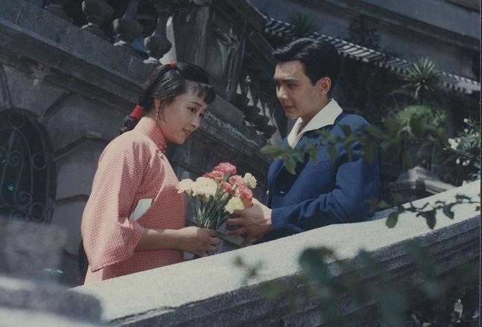 《雷雨》鲁侍萍:一个贫穷貌美,又清高的女人会度过