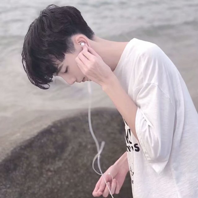 神仙男头黑暗中我们抬头星辰从远方赶来赴一面之约