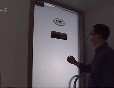 可以看到,整个28楼办公区域空无一人,大门紧锁,刘先生多次敲门也无人