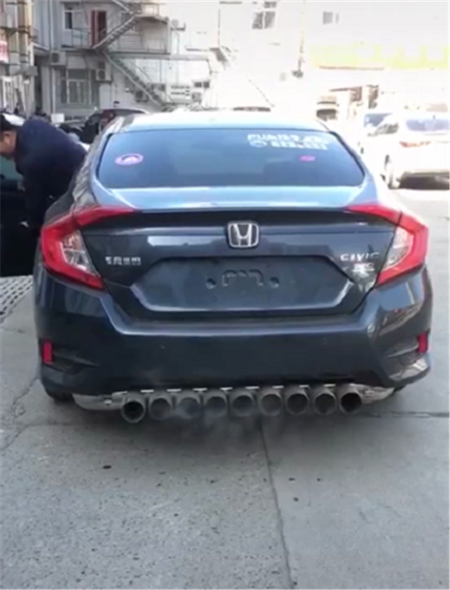 排气管排行_“10出”排气的思域,每个排气管都能出气,上街回头率百分百