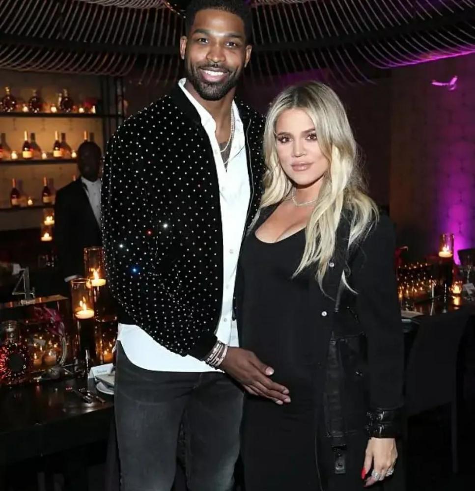 科勒卡戴珊真大度不仅原谅男友的又一次不忠还开心地与他共度节日