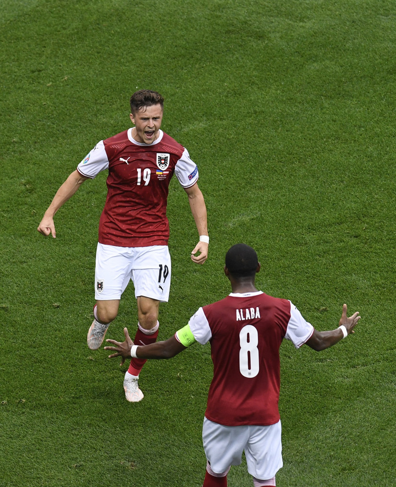 (体育)足球——欧锦赛小组赛:奥地利队晋级16强