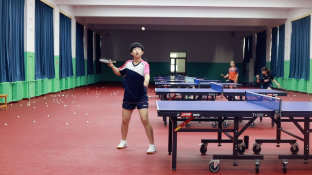 【斯帝卡v乒乓】善打摆速的南京小妹,14岁就挣钱补贴家用,懂事的令人