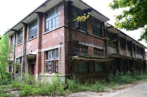 1983年,根据国家决策,凯里083基地企业开始"军转民,生产出多种具有