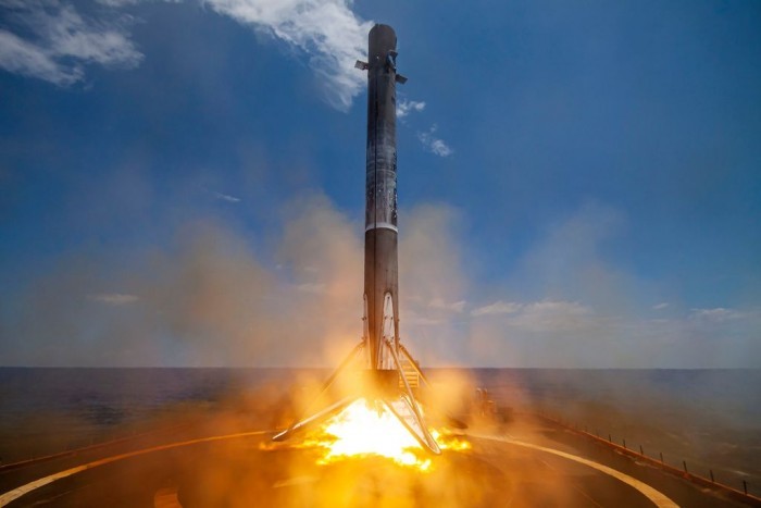 spacex展示falcon9一级火箭成功着陆照片和视频