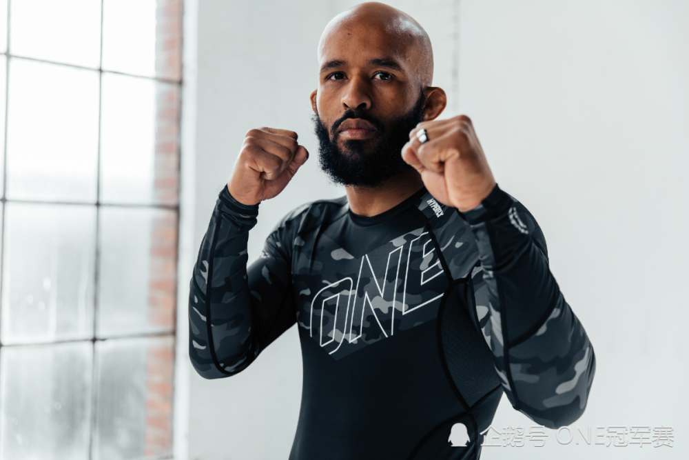 大力鼠约翰逊支持网红格斗赛为了慈善我也可以打