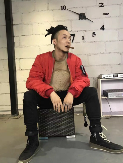 歌手徐真真全身二级深度烧伤,住所被烧毁,都是香薰蜡烛惹的祸_腾讯