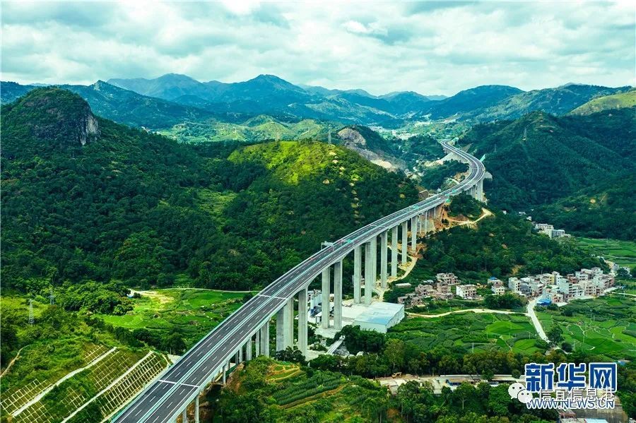 云茂罗信高速通车消息引起全国广泛关注新华网新浪网等全国媒体纷纷