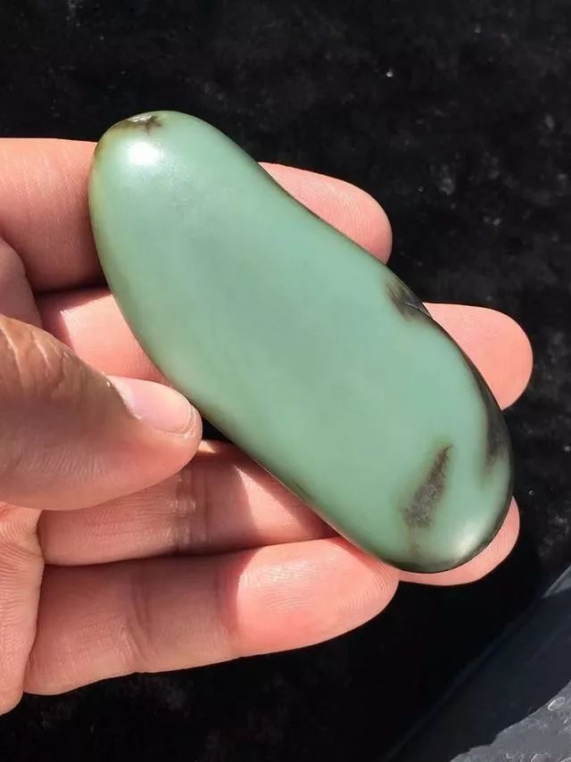 和田玉的一股"青"流一一沙枣青