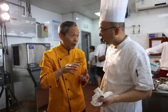 寻味淮扬,弘扬国宴——万达酒店24城淮扬菜传承之旅郑州站启动