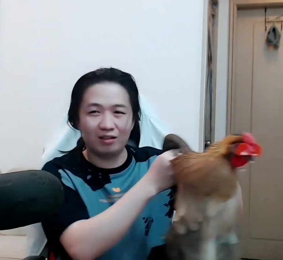 赖神缺席吕德华生日会两人渐行渐远官方送上土鸡暗示太明显