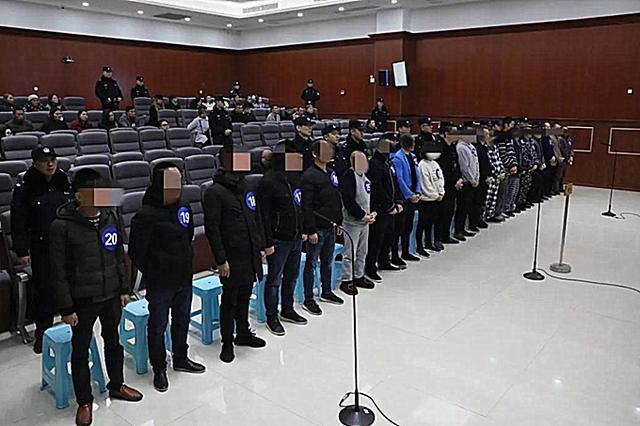 据重庆市开州区法院2020年1月4日消息称,唐少峰黑社会性质组织20人