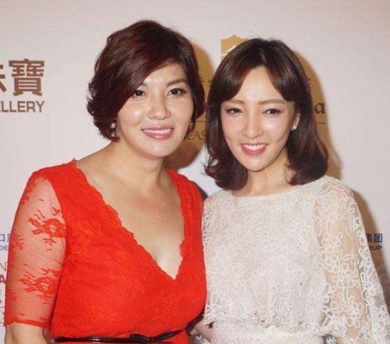 在英国生活的这段时间,庄泳就再一次认识到了一位男性,就是沈坚强