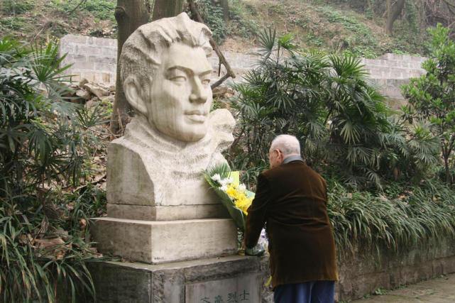 【封面独家】107岁马老忆亲友：妹妹和妹夫都是红岩烈士，为新中国牺牲青春年华_腾讯新闻