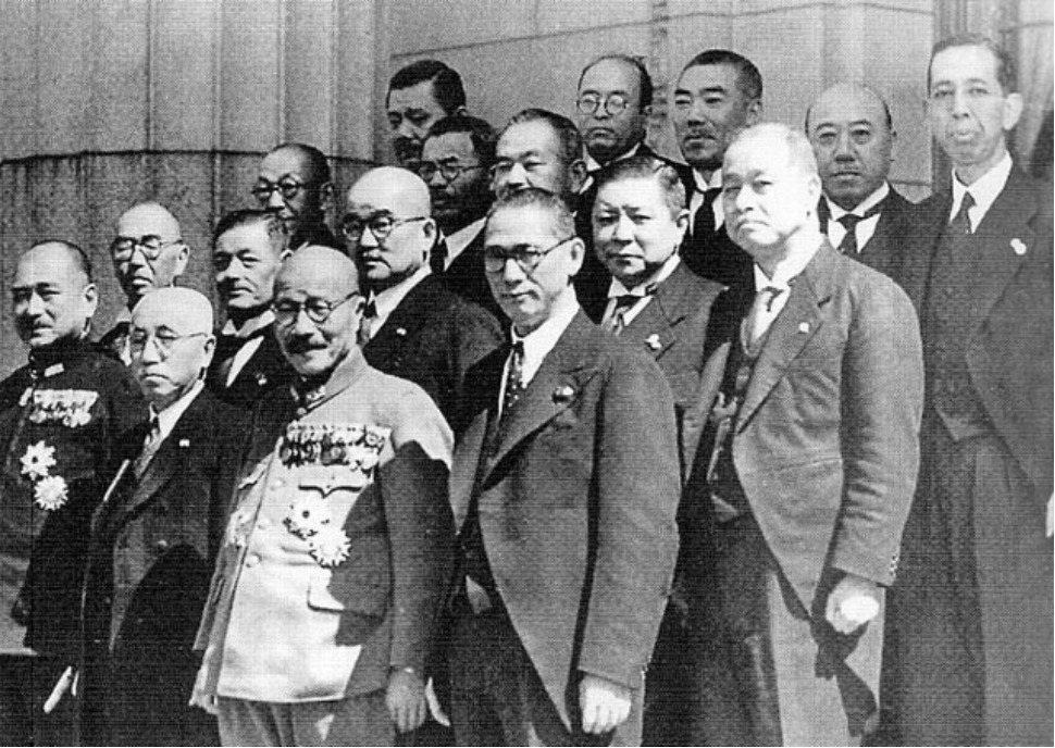 东条英机出任日本首相建立法西斯独裁