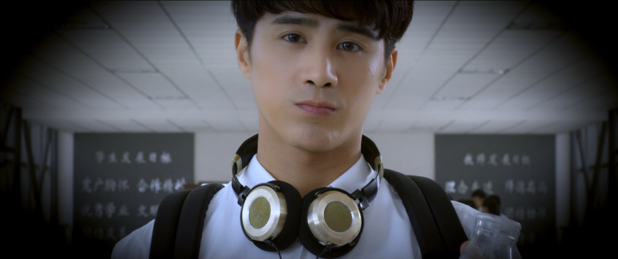 顾二蠢的傻气辐射开来,感染着姜河,所以姜河在追求江海时傻fufu的表现