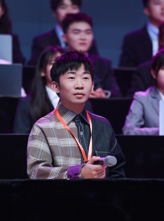 杨迪辟谣上海购买近亿豪宅!