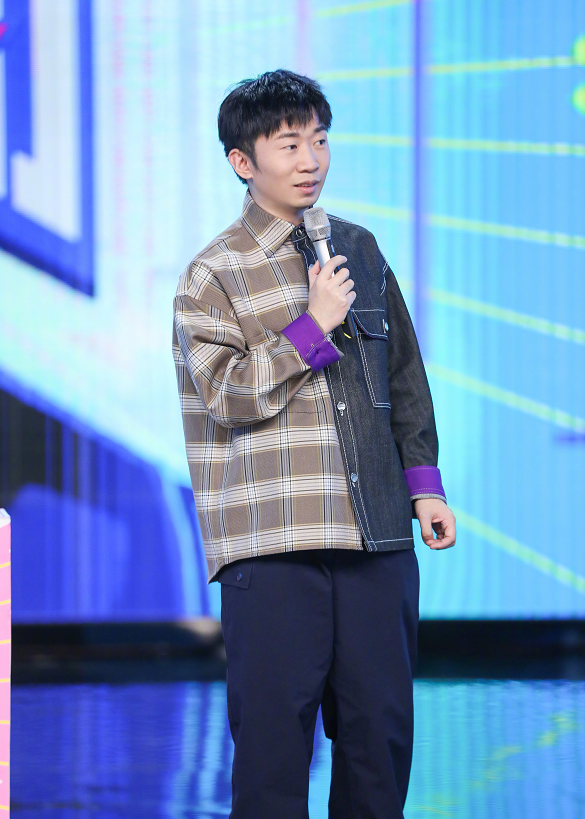 杨迪辟谣上海购买近亿豪宅!