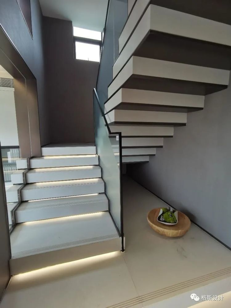 了解楼梯的形式结构和材质找到适合自己的款式