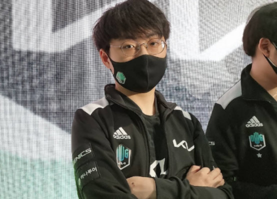 许秀提及今年msi往事 水土不服皮肤炎复发并加重无法