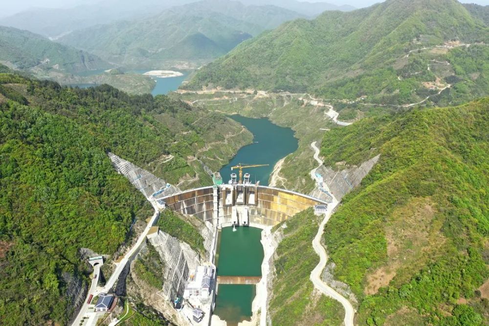 三河口水利枢纽具体调水路径为,在洋县境内的干流上修建黄金峡水库,并