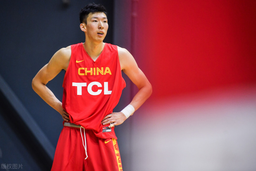 深圳队 nba悍将带母亲回深圳认祖归宗，男篮迎来归化好时机，网友盛赞