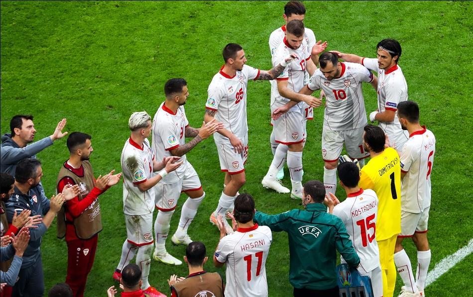 国家队排行_列队致敬潘德夫让国家队排名上升100名的老兵完成最后一役