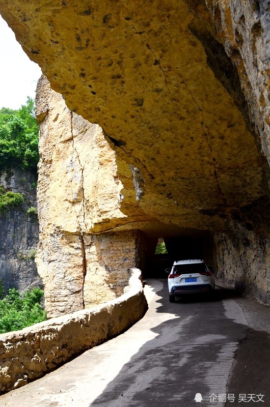 汉中宁强西方沟挂壁公路_腾讯新闻