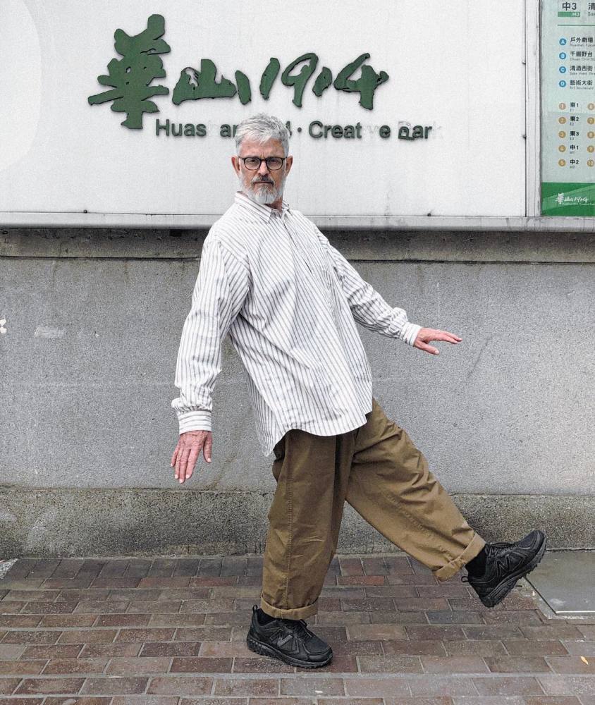 60岁男人别总穿爷爷装这位大叔凭潮流穿搭出圈时髦又帅气