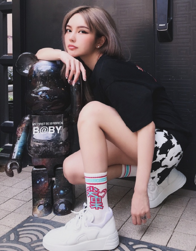 周扬青恋爱后美出新高!浓妆露面撞脸lisa,罗志祥看了得后悔_腾讯新闻