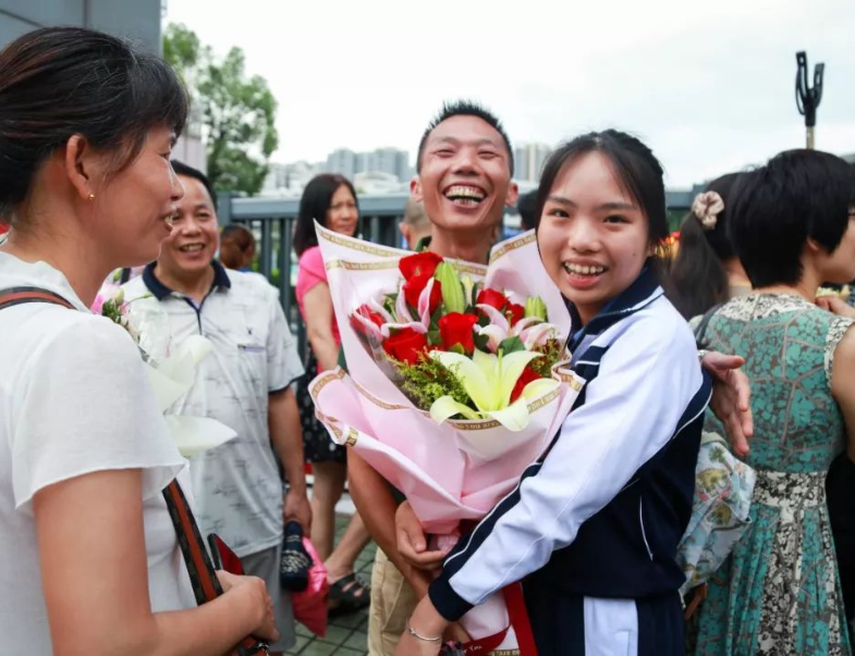 女学生高考查分显示0分,可她却很高兴,坐等985大学录取通知书