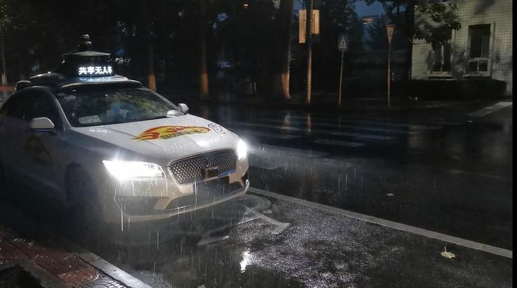 北京雨夜试乘百度Robotaxi，是什么体验？