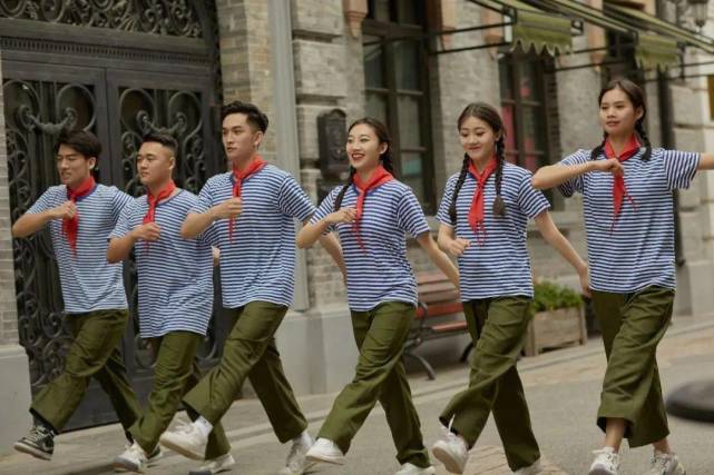 女大学生穿 日式校服 拍毕业照 甜美可爱却引人批评 有伤风化 腾讯新闻