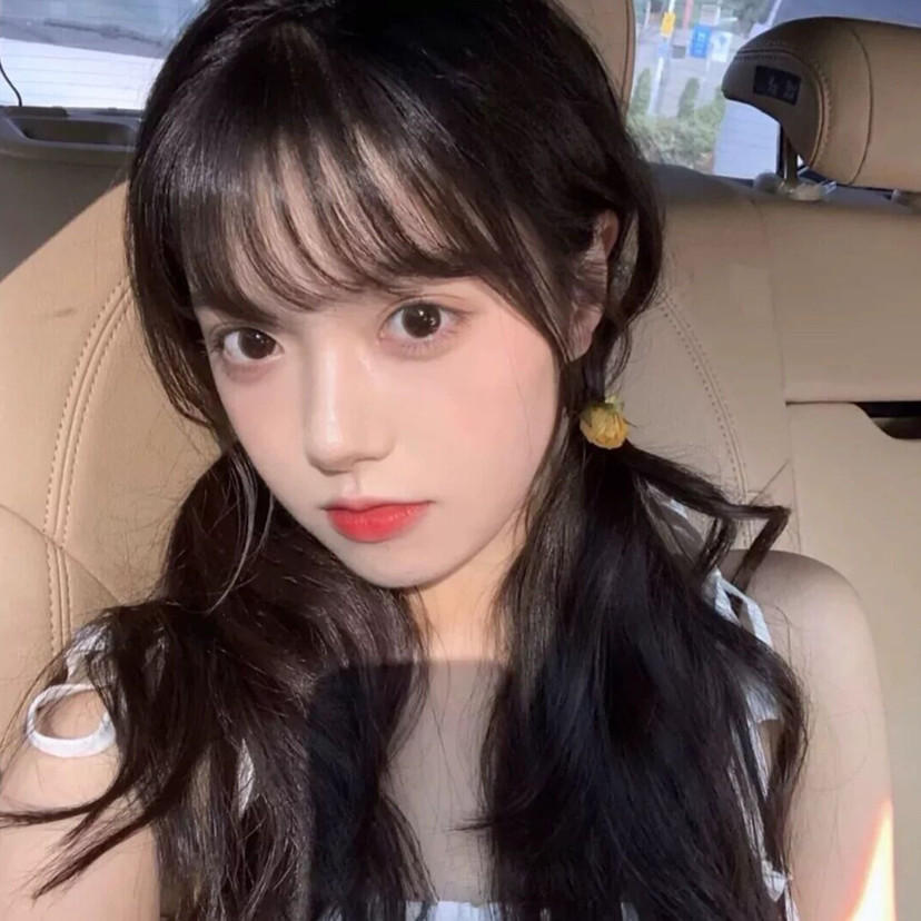 脸蛋白净的妹子就连素颜也好看!