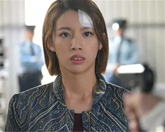 视后蔡思贝落泪回应突然富贵传闻,承认曾被问价,对方开出200万_腾讯