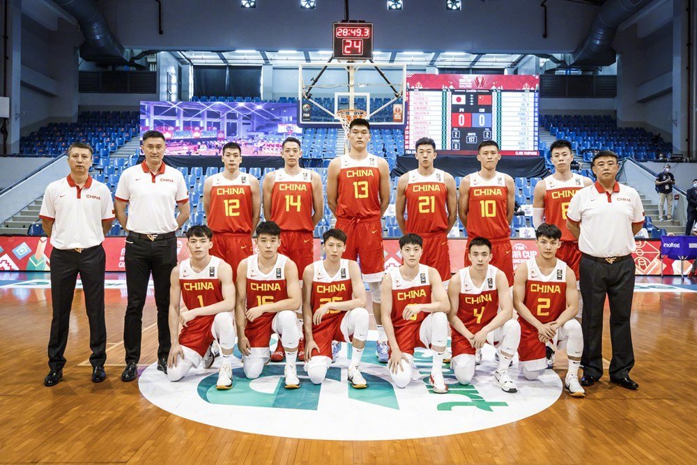 FIBA官网乌龙 中国男篮14人出征落选赛 