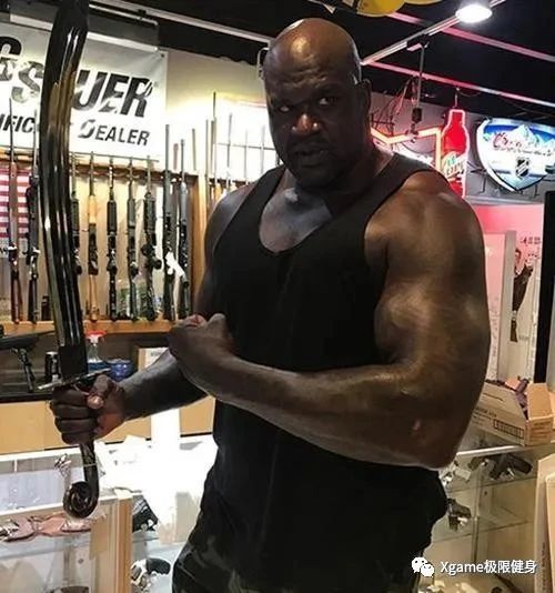 话说退役后的奥尼尔真是闲不住啊,跟着贝爷荒野求生,被魔鬼辣薯片折腾