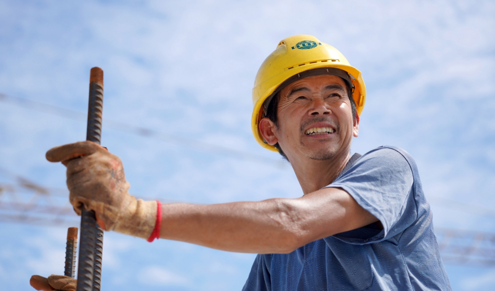 烈日下的农民工