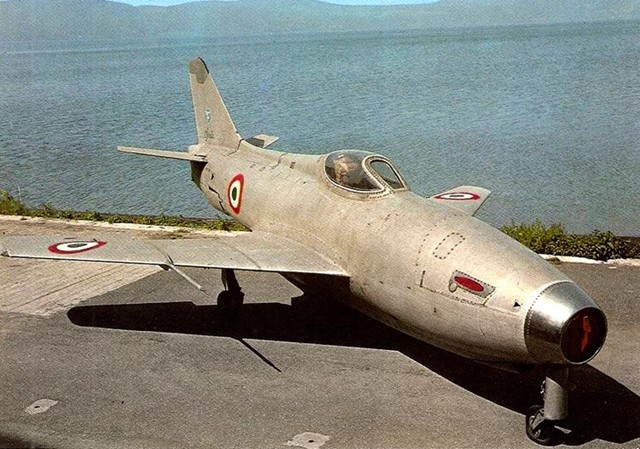 意大利aerfer射手座2轻型战斗机,小巧但帅气的战斗机