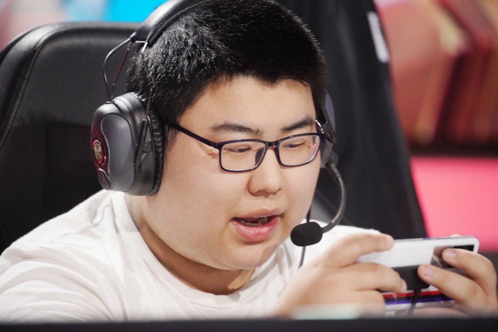 qg全员呐喊"你的胖皇,无限猖狂",小胖2400分韩信正方形打野